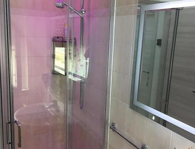 Oda ve Kahvaltı Adriano *